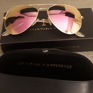 Diff pink and gold Cruz aviators